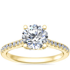 Anillo de compromiso de diamantes con pétalo pequeño en oro amarillo de 18 k (1/10 qt. total)